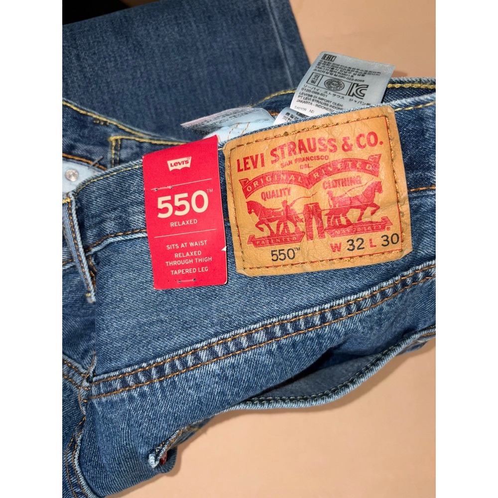New Levis 550 Jeans Mens 32x30 Blue Relaxed Tapered Zip Fly Medium Wash Denim - Picture 8 of 9